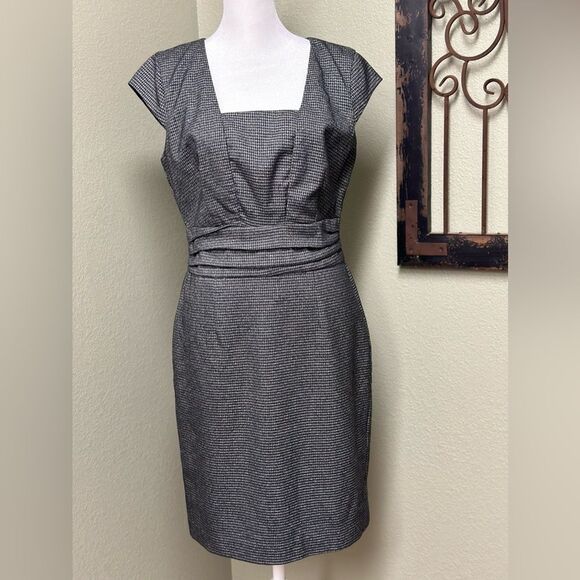 Banana Republic grey sleeveless sheath dress - Picture 2 of 6